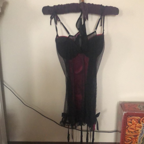 Lingerie - Picture 2 of 3